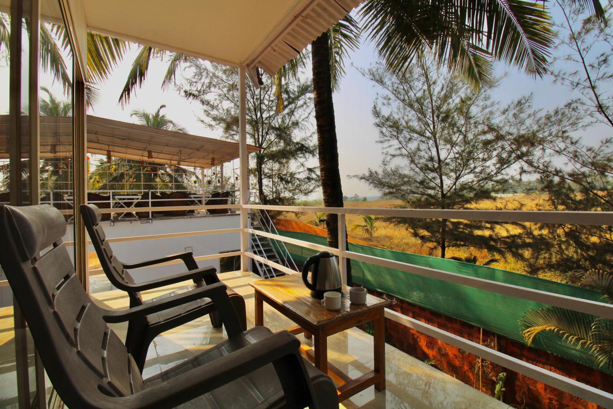Arabian Sea Beach Resort Morjim Extérieur photo