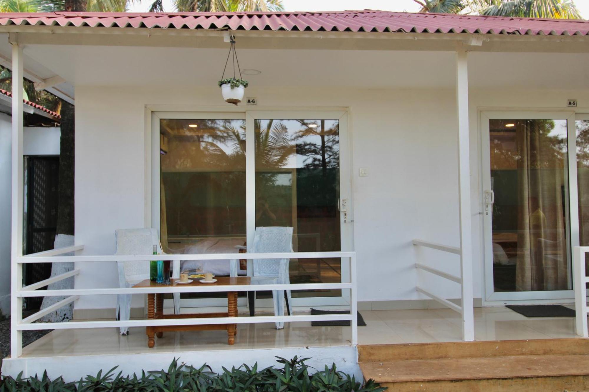 Arabian Sea Beach Resort Morjim Extérieur photo