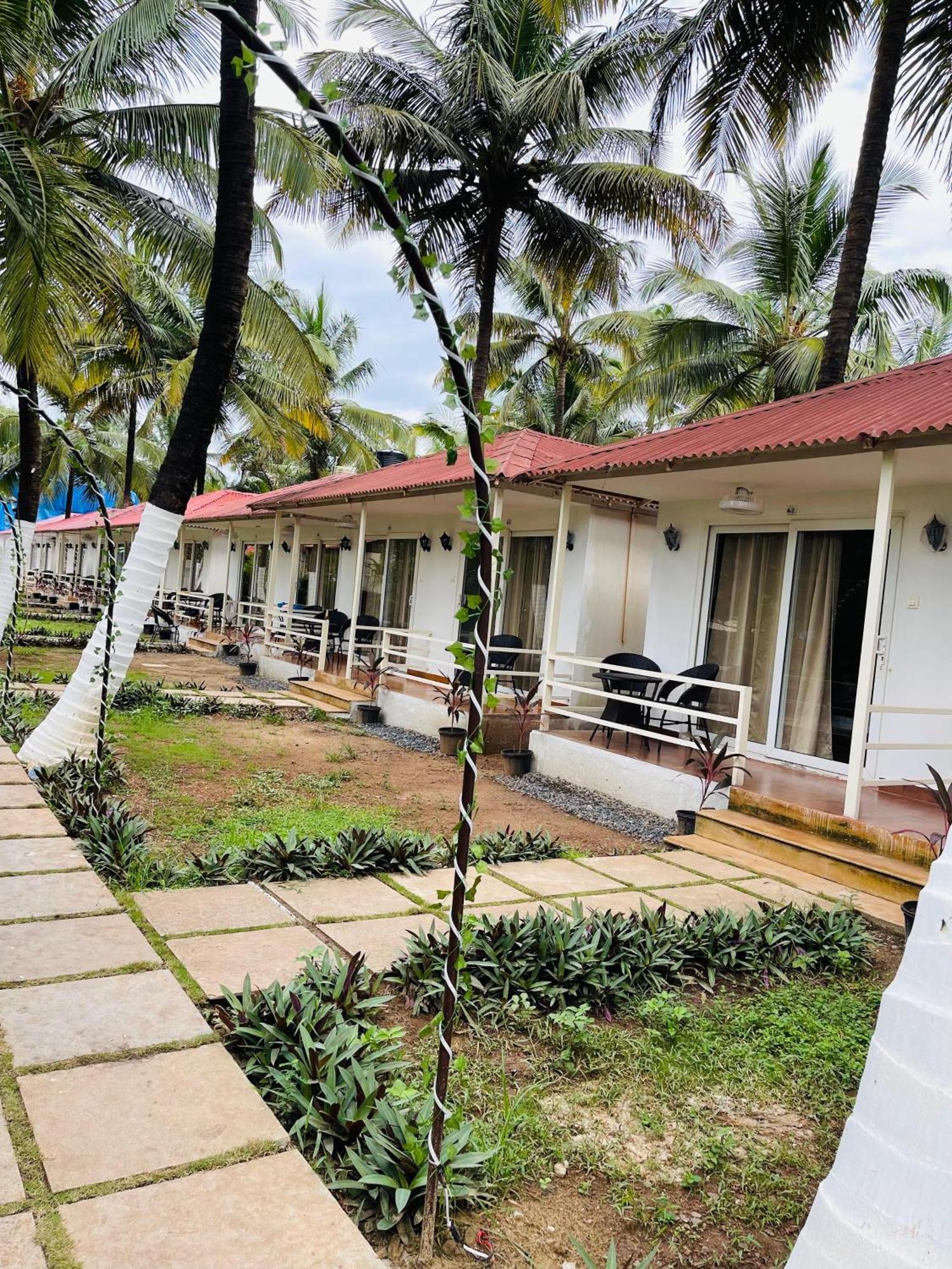 Arabian Sea Beach Resort Morjim Extérieur photo