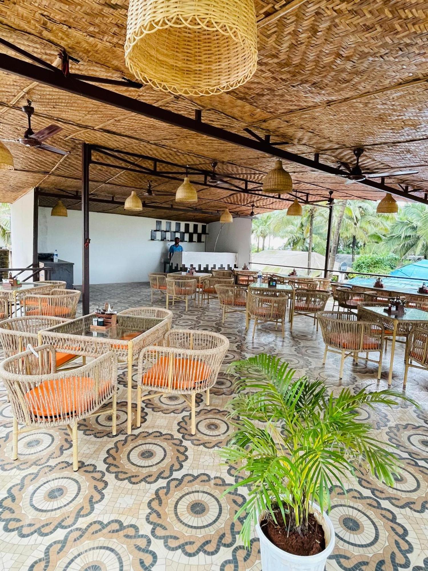 Arabian Sea Beach Resort Morjim Extérieur photo