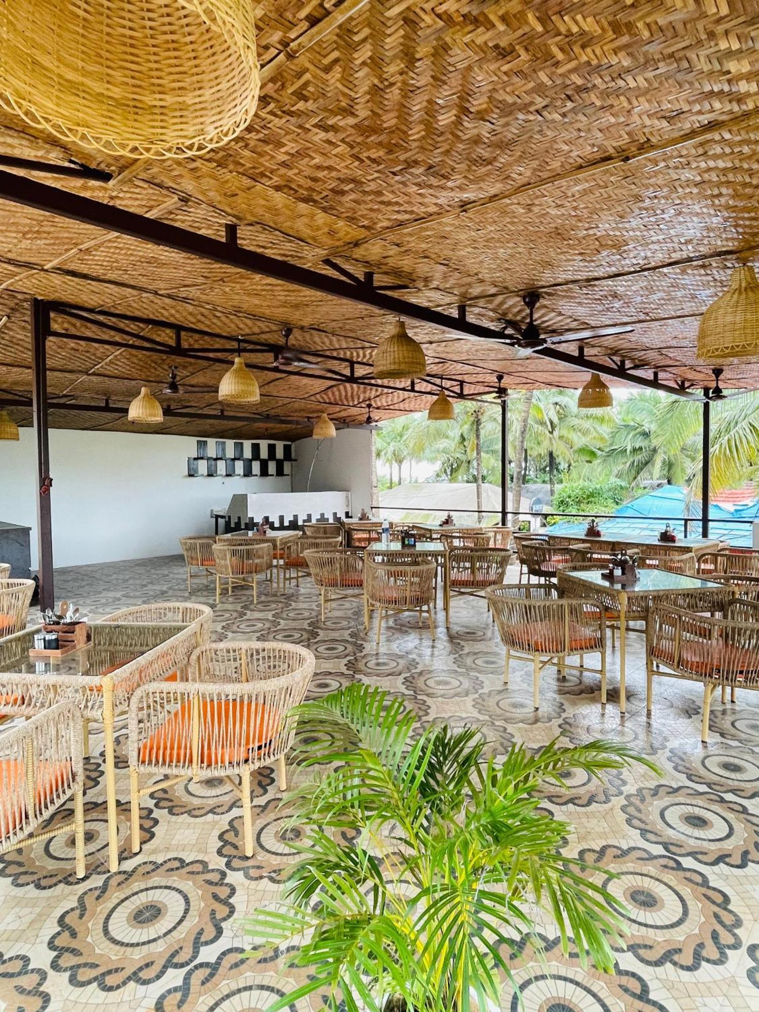 Arabian Sea Beach Resort Morjim Extérieur photo