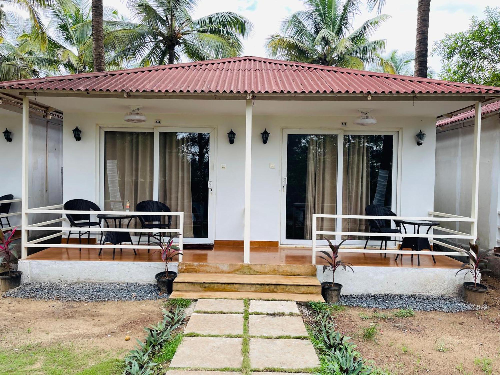 Arabian Sea Beach Resort Morjim Extérieur photo