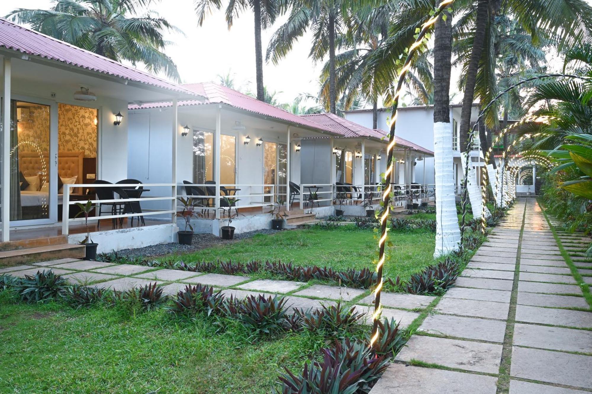 Arabian Sea Beach Resort Morjim Extérieur photo