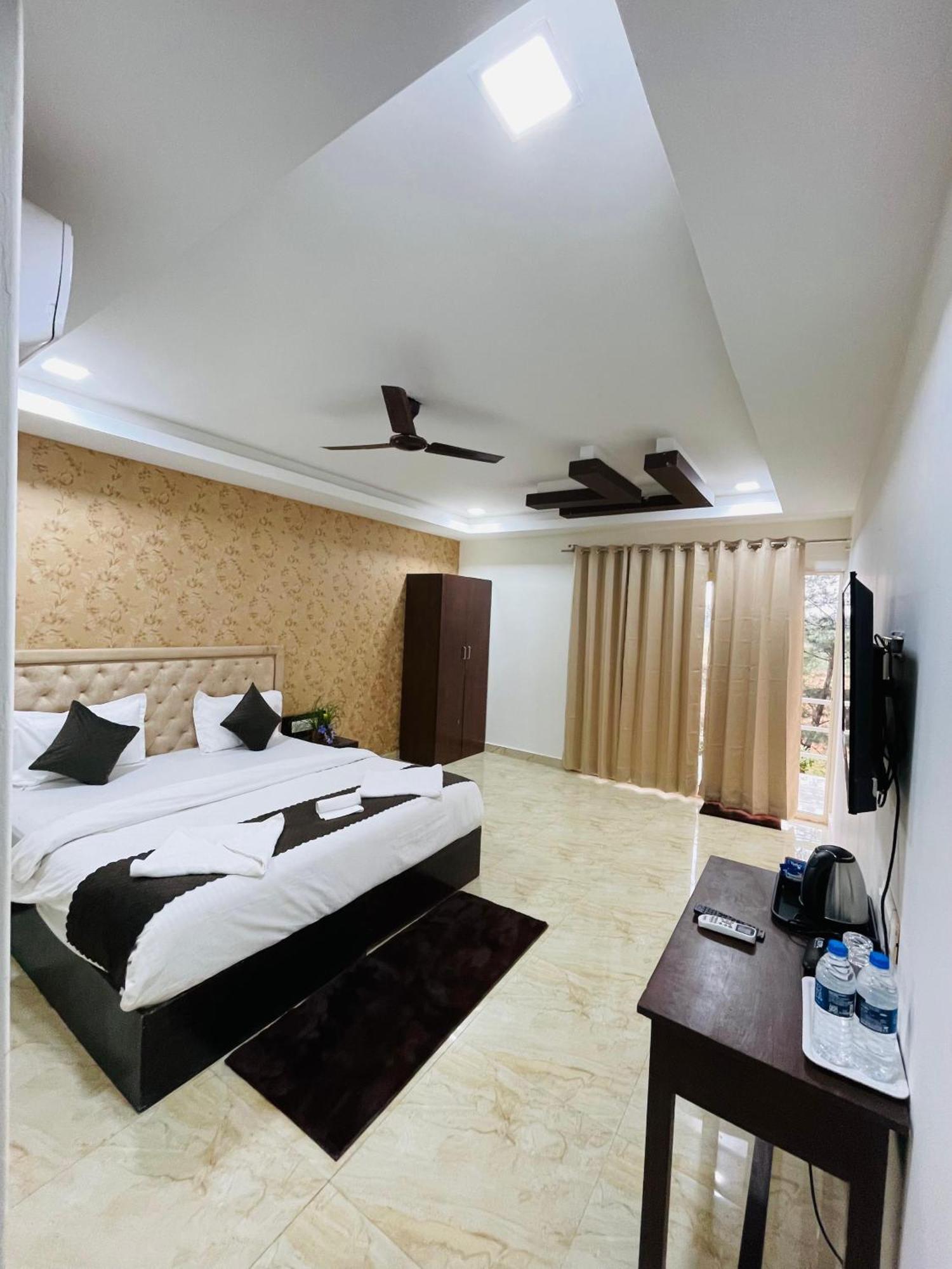 Arabian Sea Beach Resort Morjim Extérieur photo